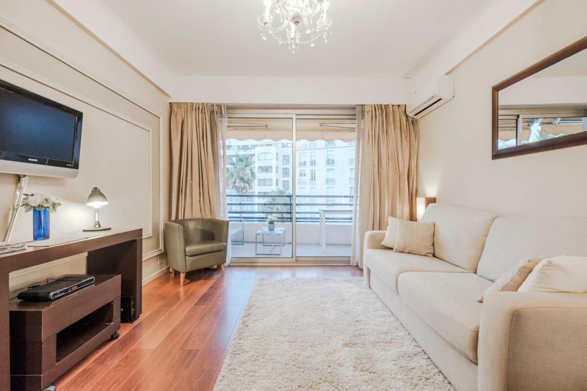 Apartment Wdf Right In The Heart Of Cannes!!